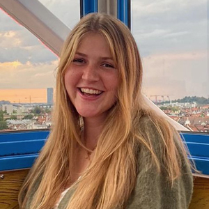 Debbie_Reuschel_300x300px